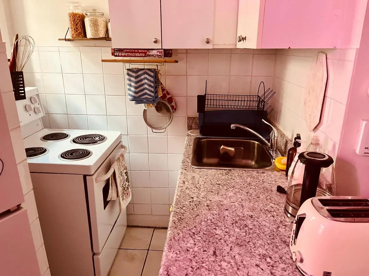 Hipster Studio In Little Italy Apartamento Toronto