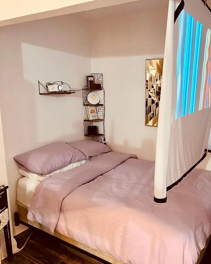 Hipster Studio In Little Italy Apartment Toronto