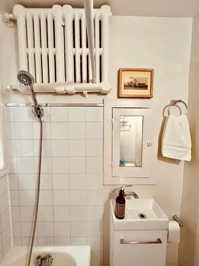 Hipster Studio In Little Italy Apartment Toronto Canada